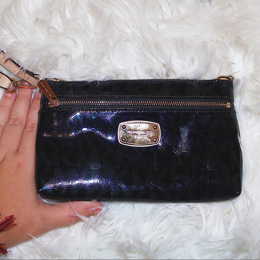 New Michael Kors wristlet/ purse!!